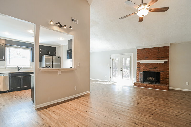 2,070/Mo, 7317 Rockwood Forest Ln Charlotte, NC 28212 Living Room View 2