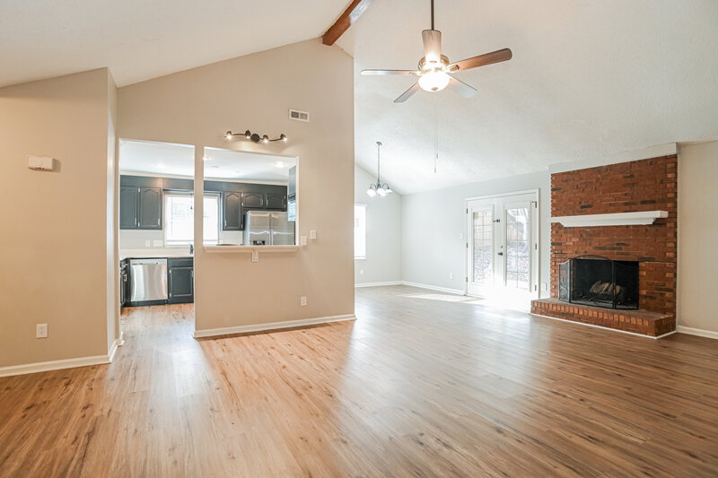 2,070/Mo, 7317 Rockwood Forest Ln Charlotte, NC 28212 Living Room View 3