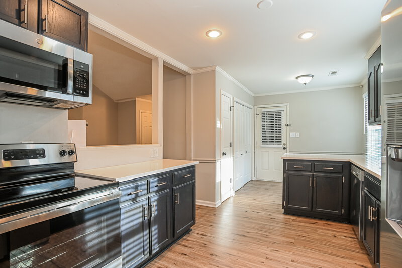 2,070/Mo, 7317 Rockwood Forest Ln Charlotte, NC 28212 Kitchen View 2
