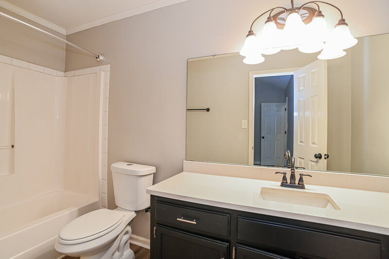 2,070/Mo, 7317 Rockwood Forest Ln Charlotte, NC 28212 Main Bathroom View