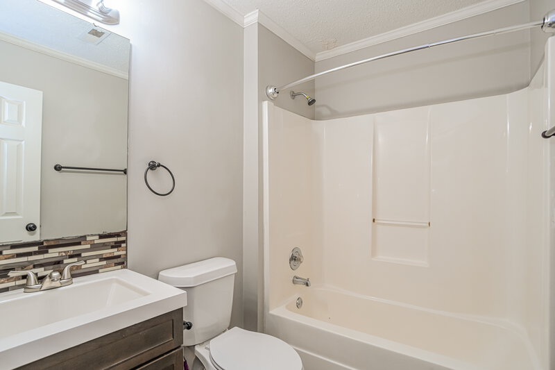 2,070/Mo, 7317 Rockwood Forest Ln Charlotte, NC 28212 Bathroom View