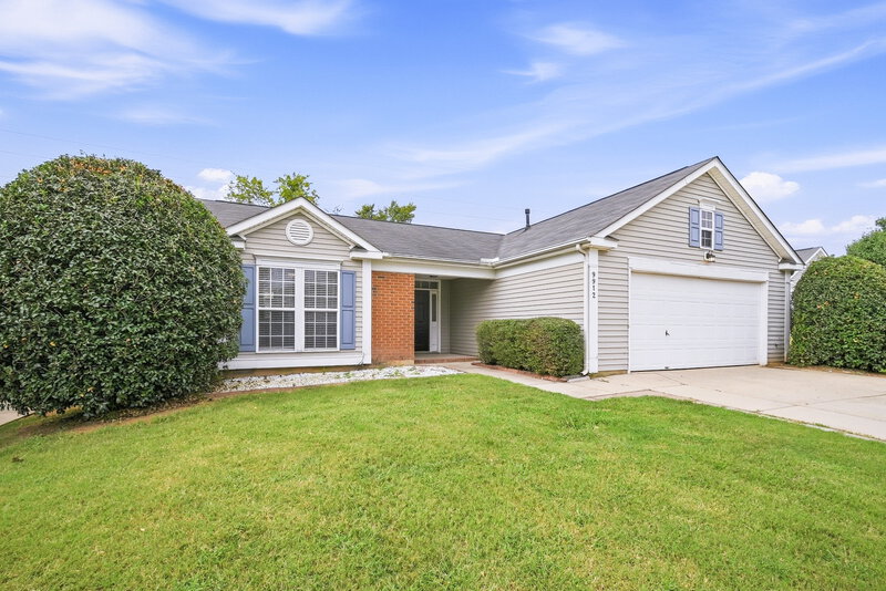 1,980/Mo, 9912 Peppermint Ln Charlotte, NC 28215 Front View