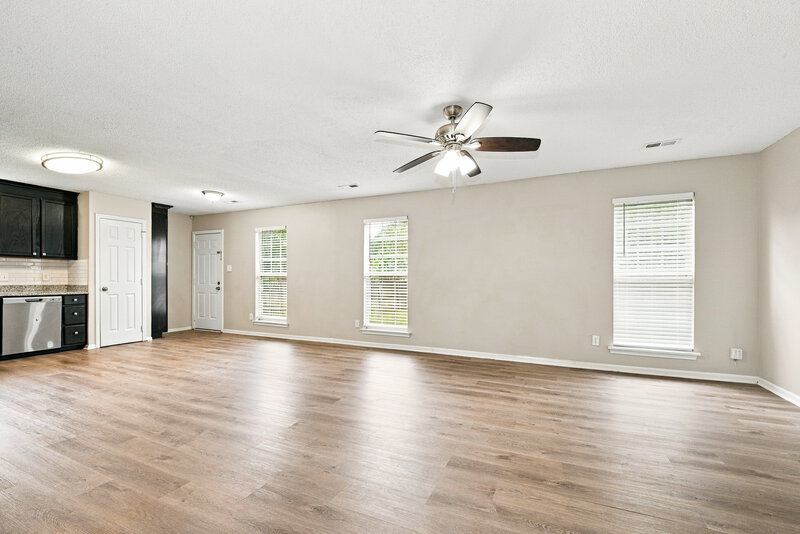 1,980/Mo, 9912 Peppermint Ln Charlotte, NC 28215 Living Room View
