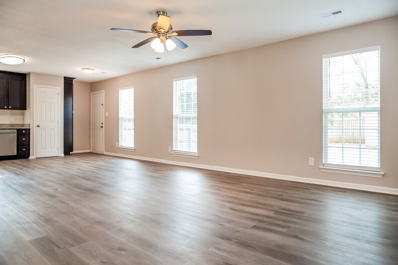 1,875/Mo, 9912 Peppermint Ln Charlotte, NC 28215 Living Room View 3