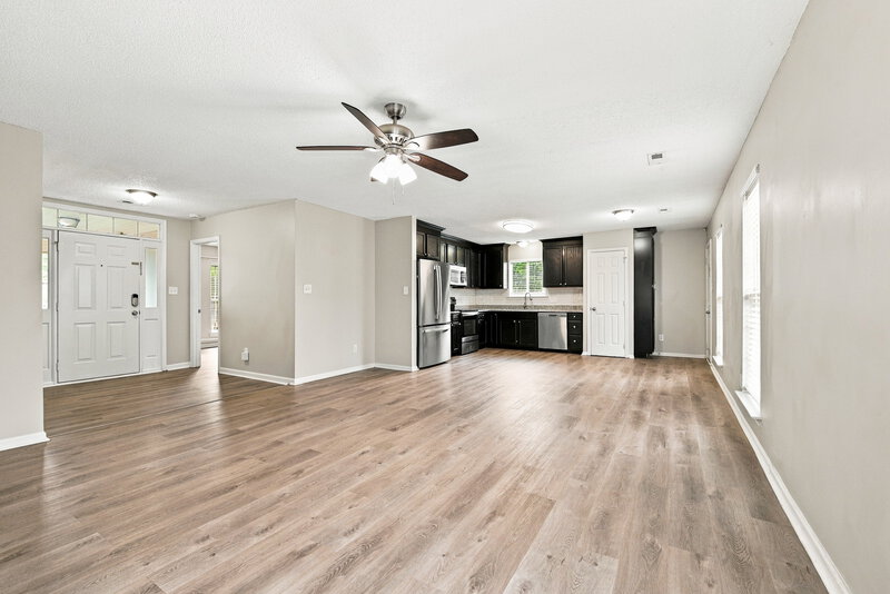 1,980/Mo, 9912 Peppermint Ln Charlotte, NC 28215 Living Room View 2
