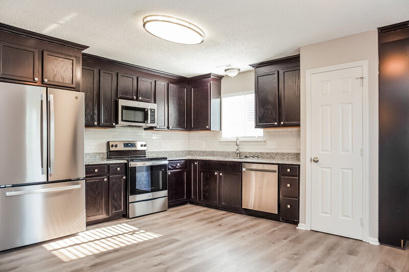 1,875/Mo, 9912 Peppermint Ln Charlotte, NC 28215 Kitchen View