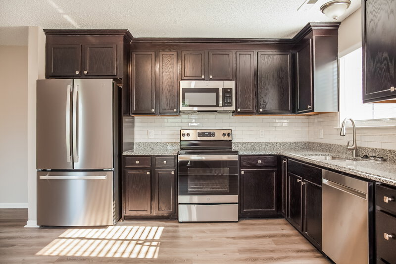 1,875/Mo, 9912 Peppermint Ln Charlotte, NC 28215 Kitchen View 2