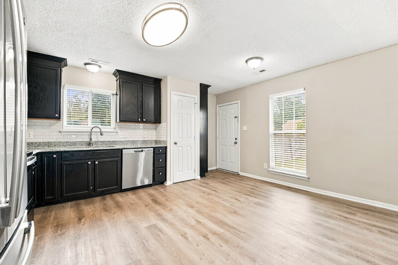 1,980/Mo, 9912 Peppermint Ln Charlotte, NC 28215 Kitchen View 2