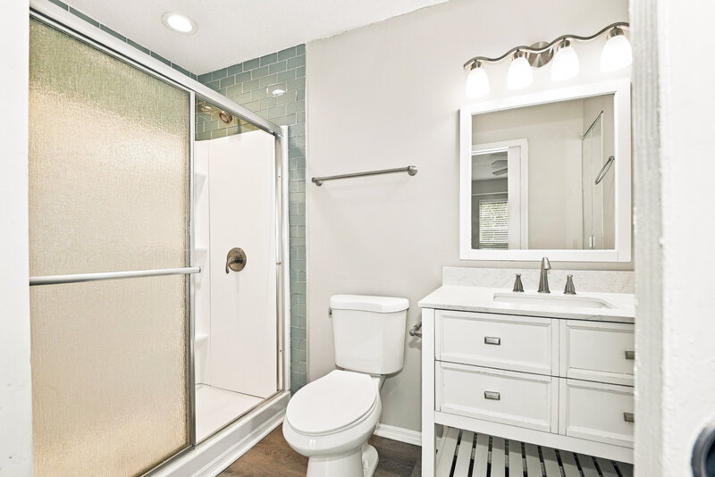 1,980/Mo, 9912 Peppermint Ln Charlotte, NC 28215 Primary Bathroom View 2