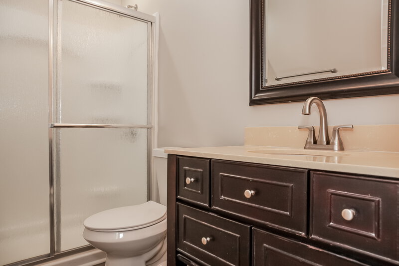 1,875/Mo, 9912 Peppermint Ln Charlotte, NC 28215 Bathroom View