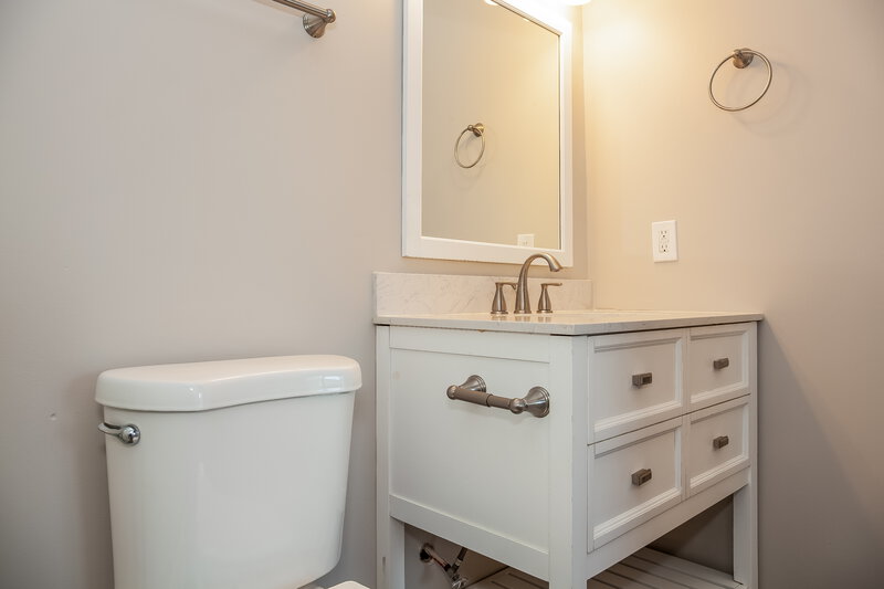 1,875/Mo, 9912 Peppermint Ln Charlotte, NC 28215 Bathroom View 2