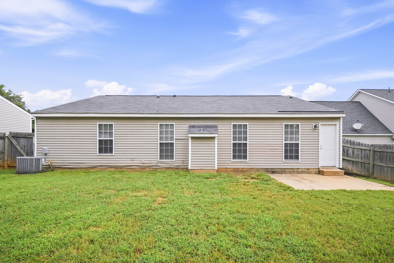 1,980/Mo, 9912 Peppermint Ln Charlotte, NC 28215 Rear View