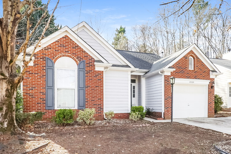 1,815/Mo, 10509 Brawley Ln Charlotte, NC 28215 Front View