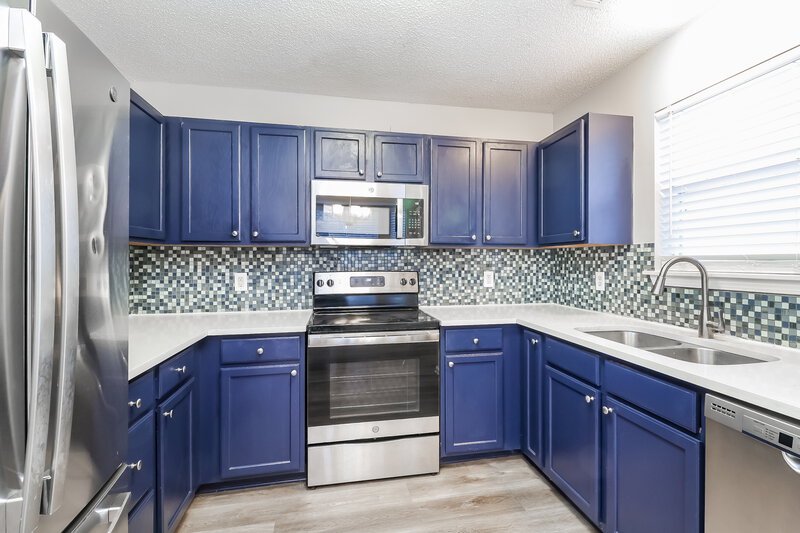 1,815/Mo, 10509 Brawley Ln Charlotte, NC 28215 Kitchen View 2