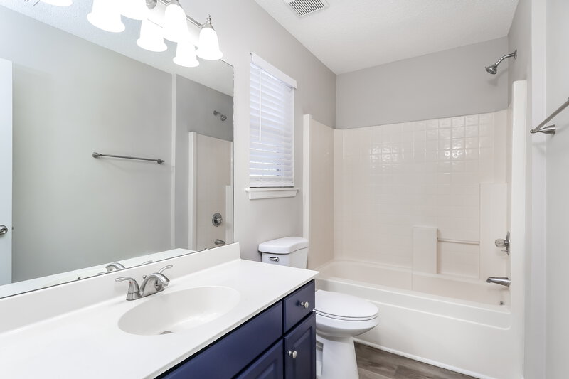 1,815/Mo, 10509 Brawley Ln Charlotte, NC 28215 Bathroom View