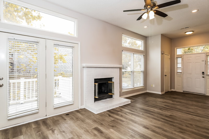 1,910/Mo, 13839 Poppleton Ct Charlotte, NC 28273 Living Room View 2