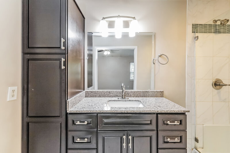 1,910/Mo, 13839 Poppleton Ct Charlotte, NC 28273 Main Bathroom View