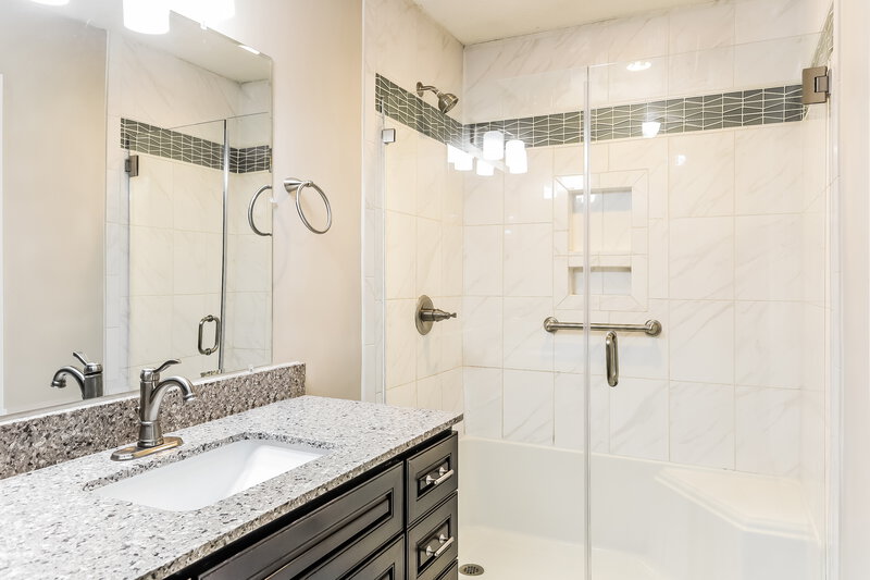 1,910/Mo, 13839 Poppleton Ct Charlotte, NC 28273 Main Bathroom View 2