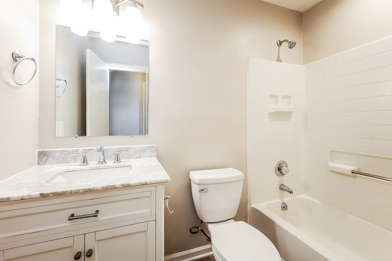 1,910/Mo, 13839 Poppleton Ct Charlotte, NC 28273 Bathroom View
