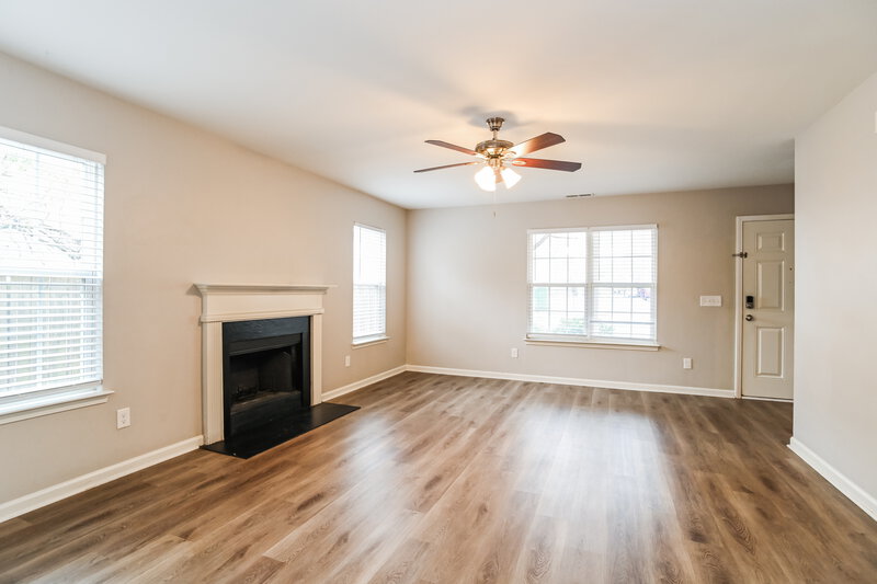 1,845/Mo, 2449 Reid Oaks Dr Charlotte, NC 28208 Living Room View