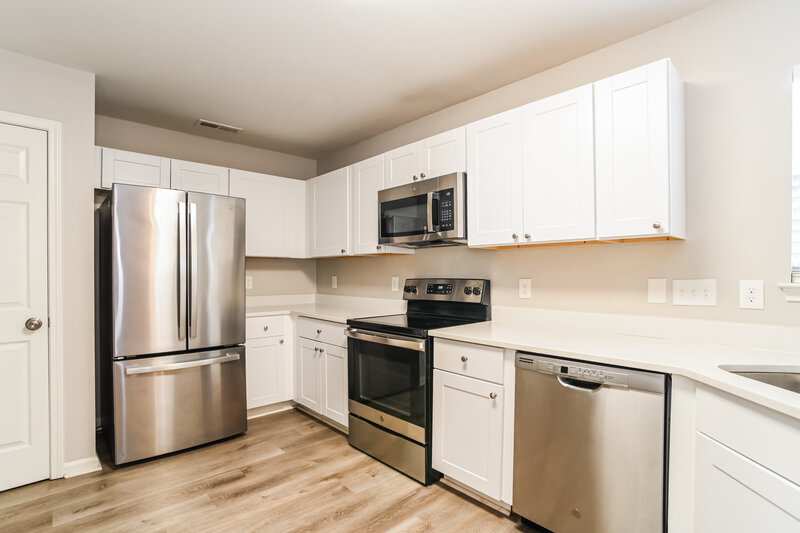 1,845/Mo, 2449 Reid Oaks Dr Charlotte, NC 28208 Kitchen View