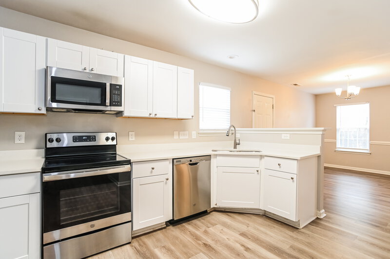 1,845/Mo, 2449 Reid Oaks Dr Charlotte, NC 28208 Kitchen View 2