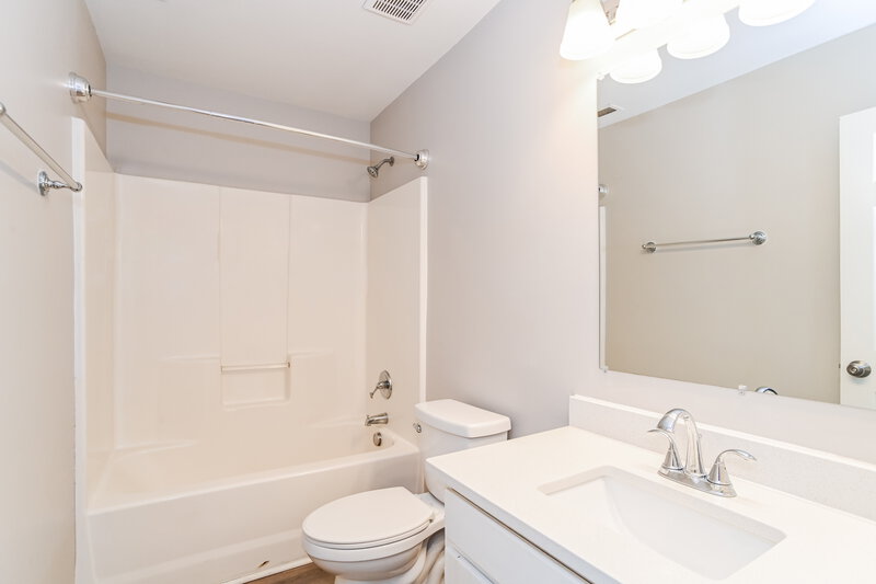 1,845/Mo, 2449 Reid Oaks Dr Charlotte, NC 28208 Main Bathroom View