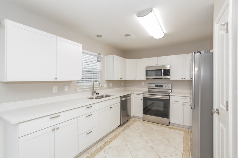 2,225/Mo, 112 Bluffton Rd Mooresville, NC 28115 Kitchen View 2