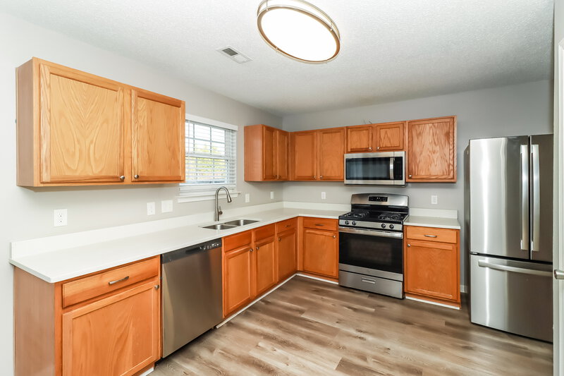 2,270/Mo, 12041 Serenade Ct Charlotte, NC 28215 Kitchen View 2