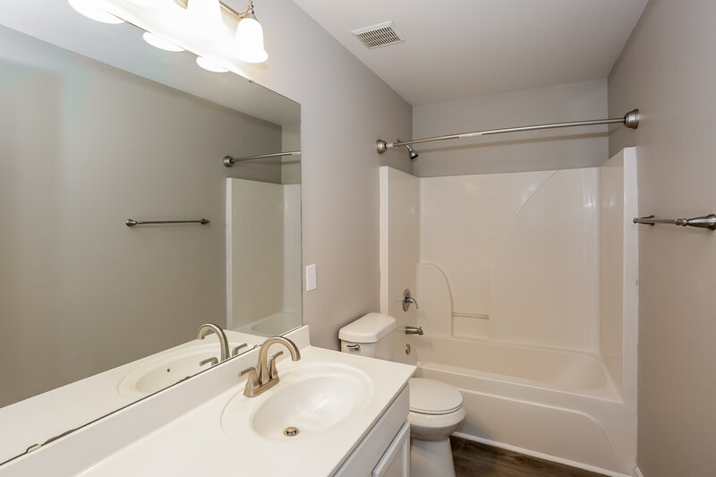 2,195/Mo, 1565 Kindred Cir NW Concord, NC 28027 Main Bathroom View