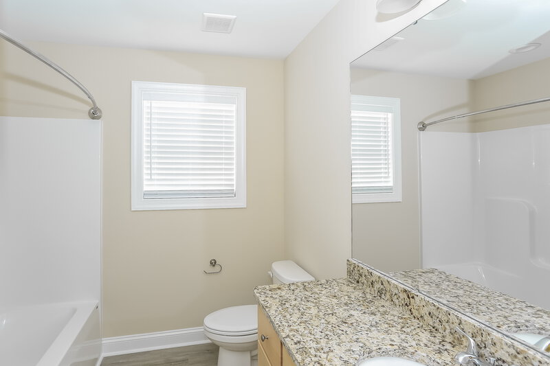 1,810/Mo, 345 Pecan Ct SW Concord, NC 28025 Main Bathroom View