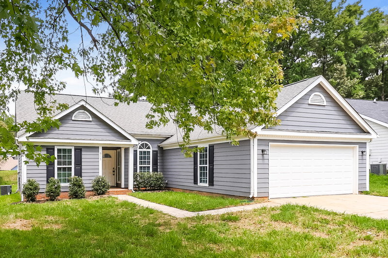 1,980/Mo, 6115 Sunstone Dr Charlotte, NC 28269 Front View