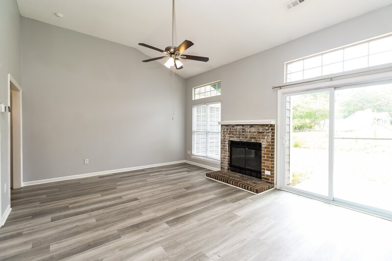 1,980/Mo, 6115 Sunstone Dr Charlotte, NC 28269 Living Room View 2