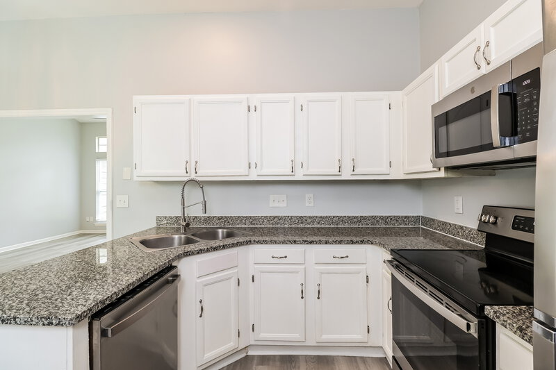 1,980/Mo, 6115 Sunstone Dr Charlotte, NC 28269 Kitchen View