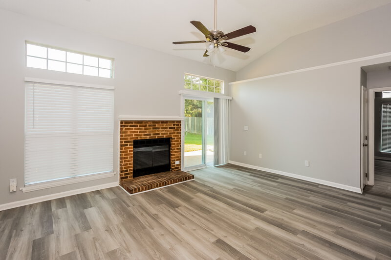 2,660/Mo, 6115 Sunstone Dr Charlotte, NC 28269 Living Room View 3