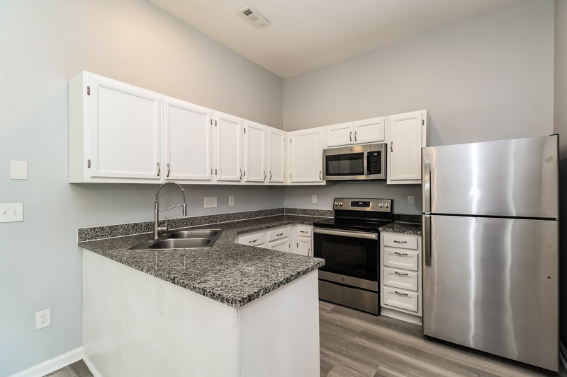 1,980/Mo, 6115 Sunstone Dr Charlotte, NC 28269 Kitchen View 2