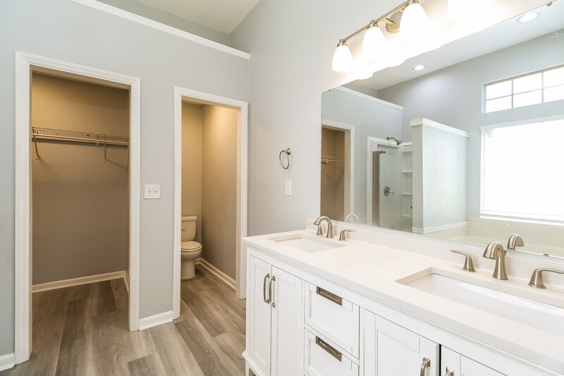 1,980/Mo, 6115 Sunstone Dr Charlotte, NC 28269 Main Bathroom View