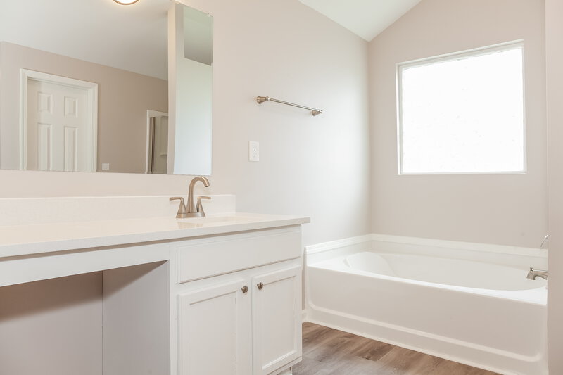 1,875/Mo, 532 Moss Stream Ln Charlotte, NC 28214 Main Bathroom View