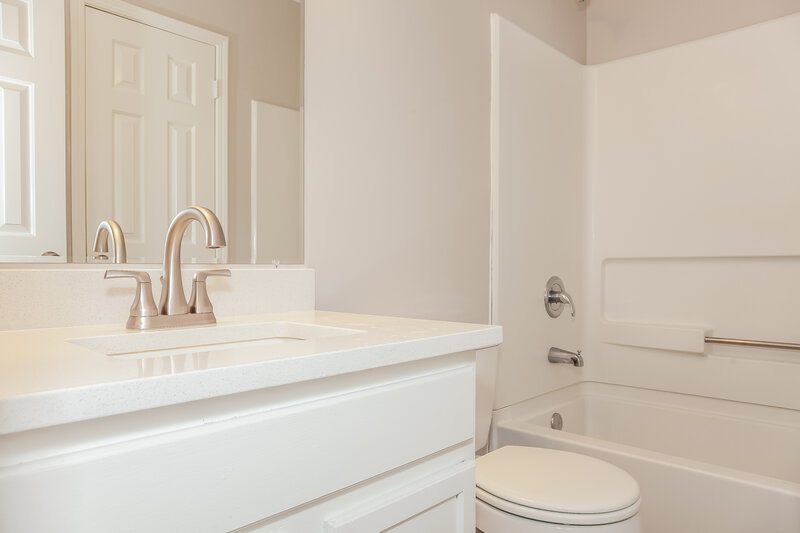 1,875/Mo, 532 Moss Stream Ln Charlotte, NC 28214 Bathroom View