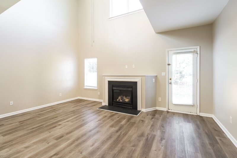 2,080/Mo, 5109 Livermore Ln Charlotte, NC 28227 Living Room View 2