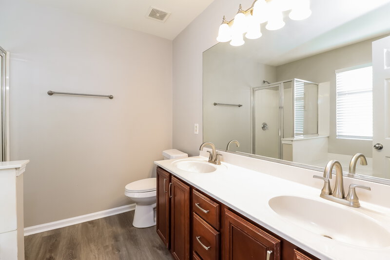 2,080/Mo, 5109 Livermore Ln Charlotte, NC 28227 Main Bathroom View 2