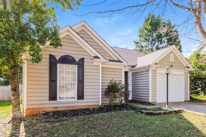 1,945/Mo, 10404 Milstead Ct Charlotte, NC 28215 Front View 2