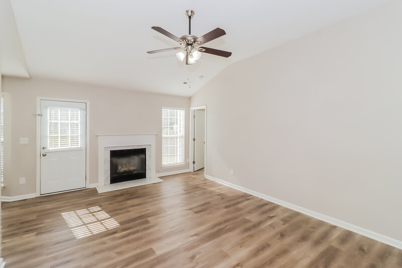 1,945/Mo, 10404 Milstead Ct Charlotte, NC 28215 Living Room View