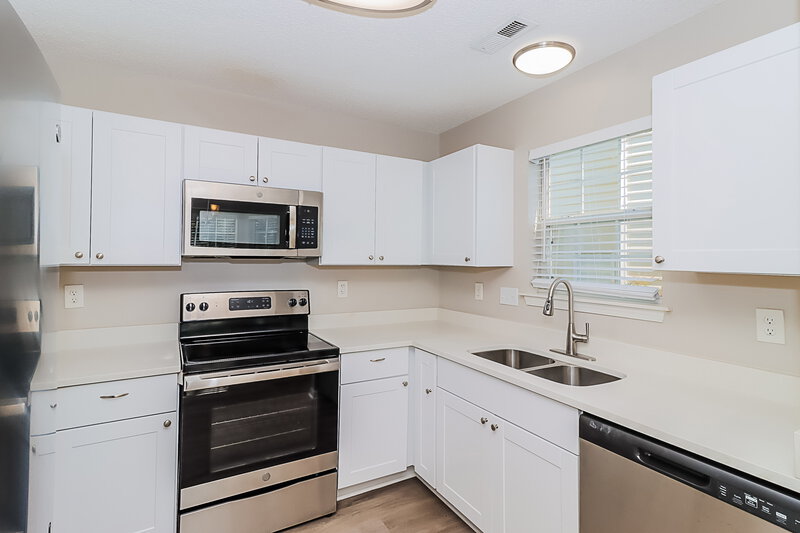 1,945/Mo, 10404 Milstead Ct Charlotte, NC 28215 Kitchen View