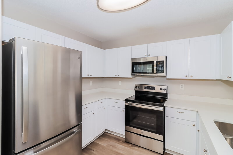 1,945/Mo, 10404 Milstead Ct Charlotte, NC 28215 Kitchen View 2