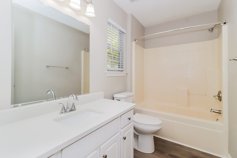 1,945/Mo, 10404 Milstead Ct Charlotte, NC 28215 Bathroom View