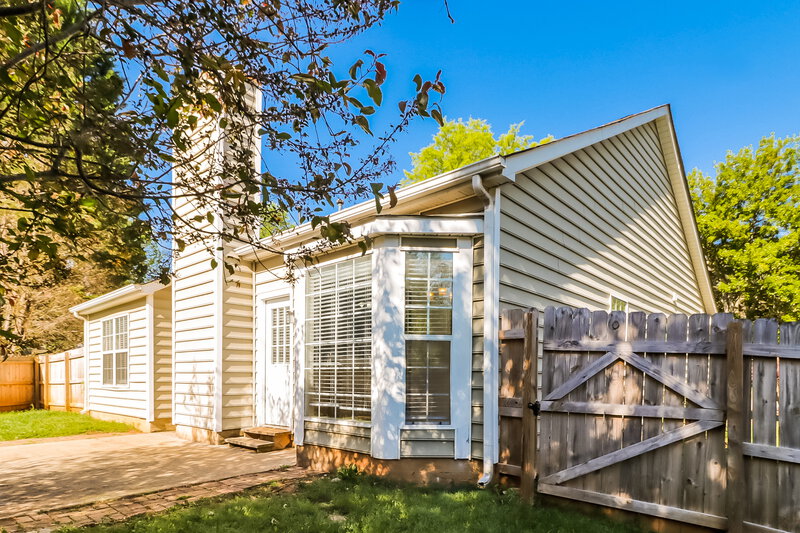 1,945/Mo, 10404 Milstead Ct Charlotte, NC 28215 Rear View