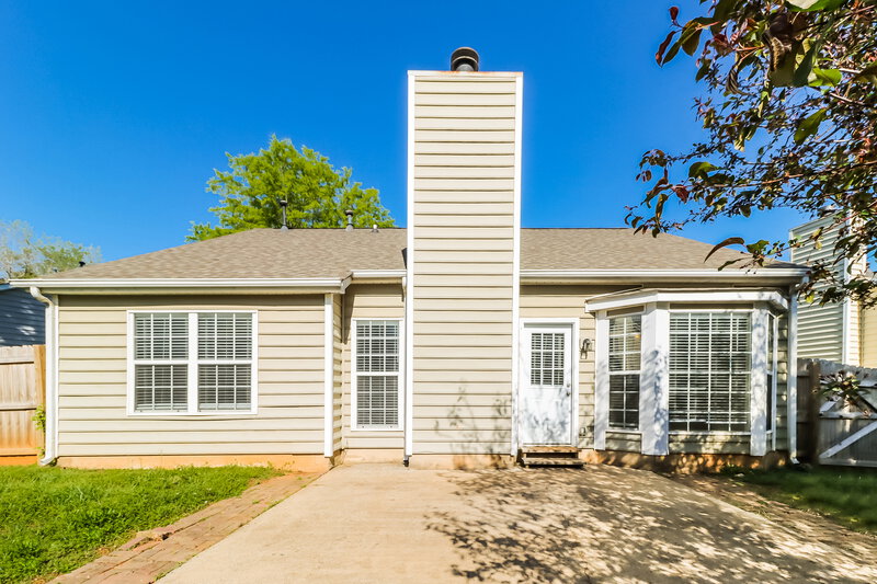 1,945/Mo, 10404 Milstead Ct Charlotte, NC 28215 Rear View 2