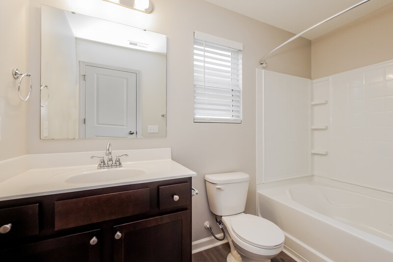 1,800/Mo, 4014 Tersk Dr Midland, NC 28107 Main Bathroom View