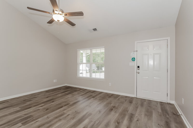 1,775/Mo, 6127 Country Walk Dr Charlotte, NC 28212 Living Room View